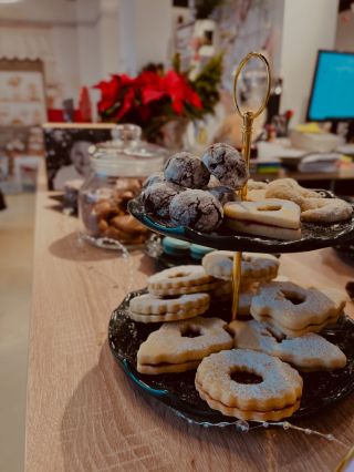 Ne felejtsétek! A könyvet a legkönnyebb becsomagolni. 😉🎁🎄Gyertek és mi segítünk választani! 📚 #itsipitsiközösség...